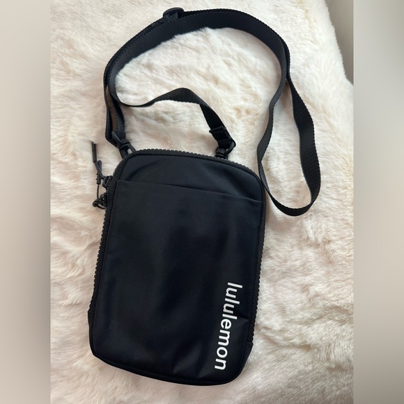 Lululemon Black Nylon Sling‎ Bag - Picture 1 of 8